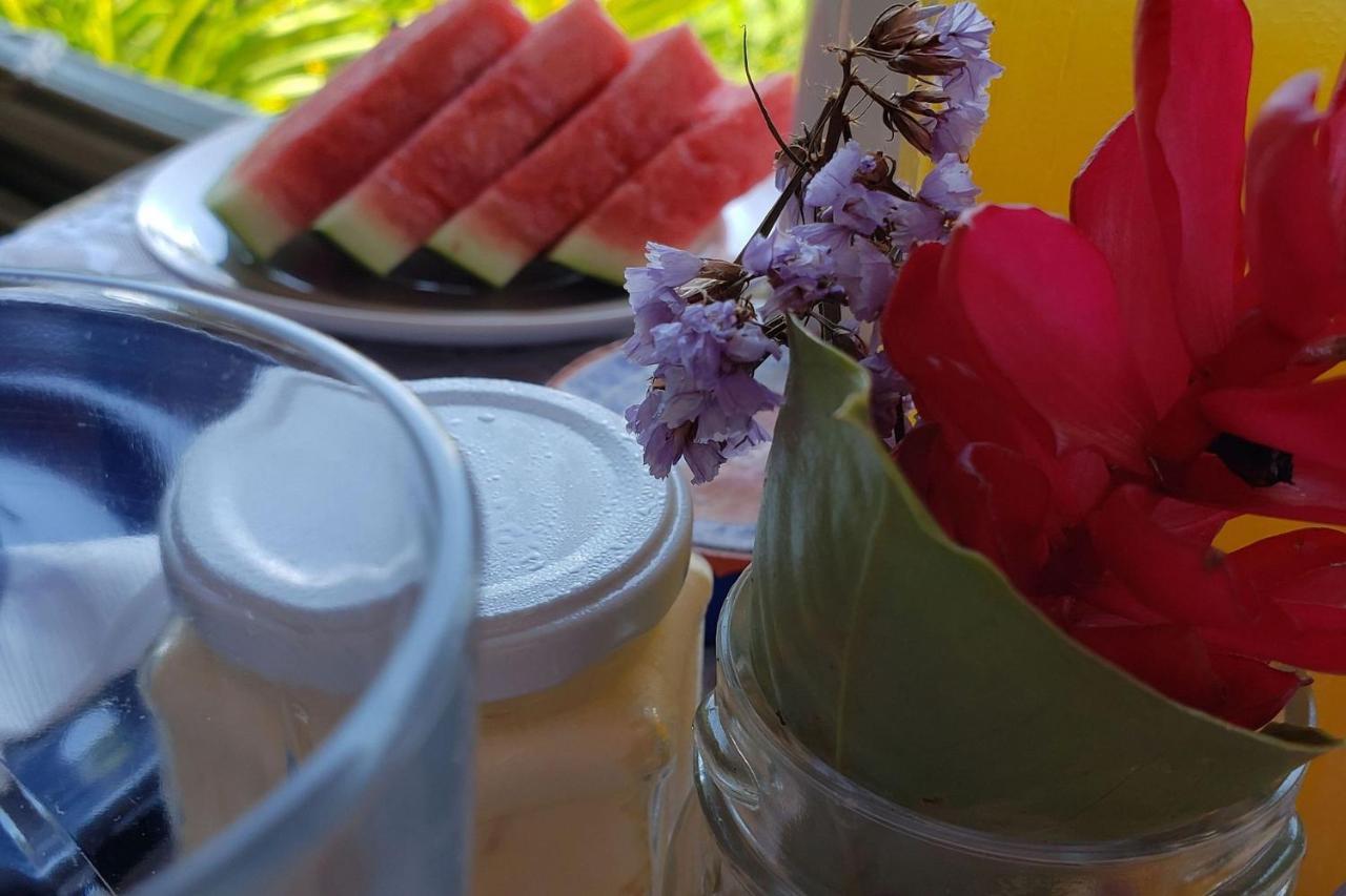 Elephant Guesthouse Beira Mar - Suites Com Cafe Da Manha Ilhabela Kültér fotó
