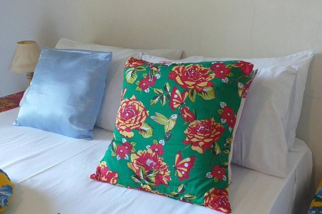 Elephant Guesthouse Beira Mar - Suites Com Cafe Da Manha Ilhabela Kültér fotó
