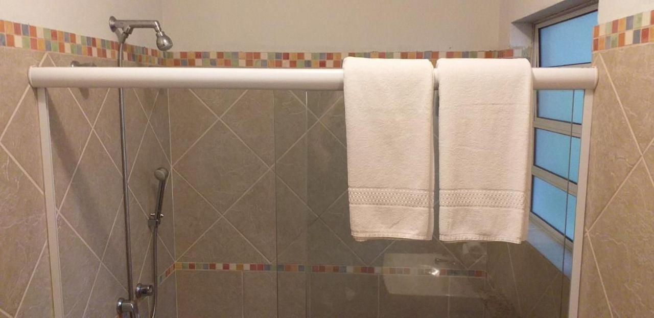 Elephant Guesthouse Beira Mar - Suites Com Cafe Da Manha Ilhabela Kültér fotó